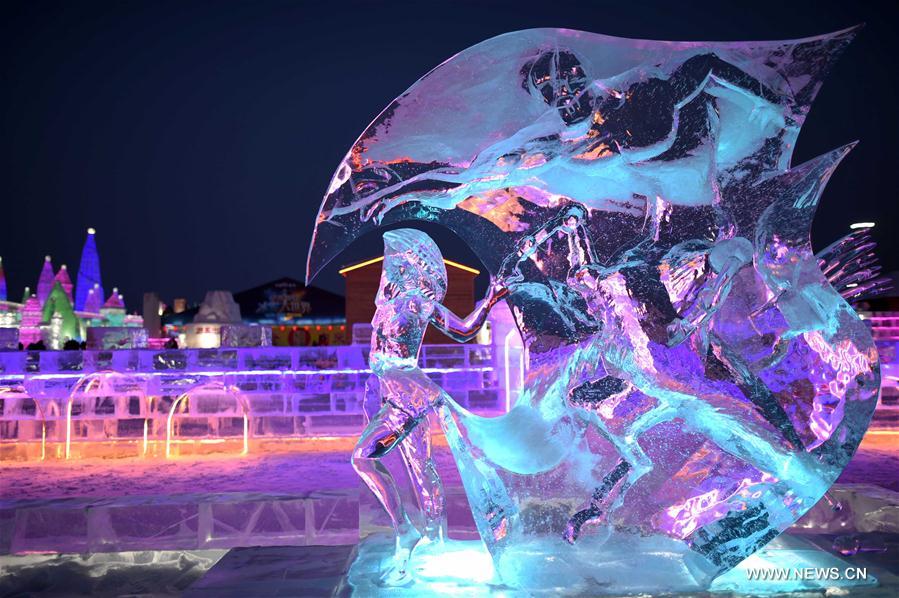 CHINA-HEILONGJIANG-HARBIN-TOURISM-ICE SCULPTURE (CN)