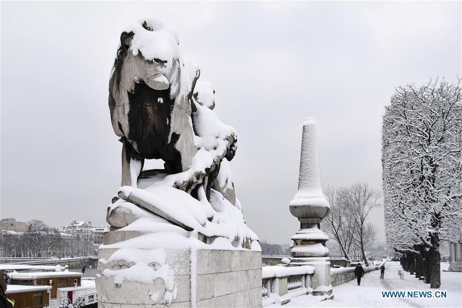 FRANCE-PARIS-SNOW