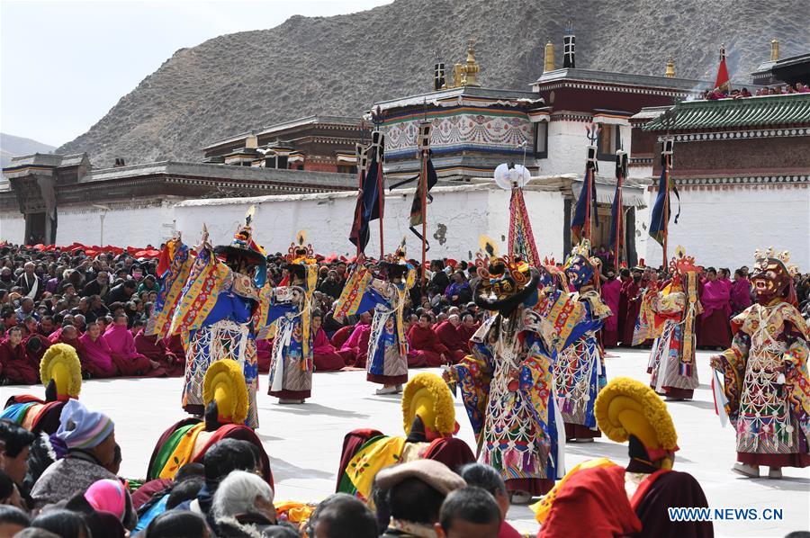 CHINA-GANSU-XIAHE-LABRANG MONASTERY-DANCE (CN)