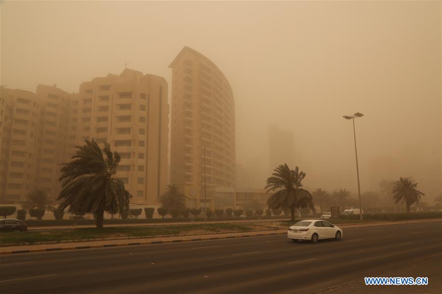 KUWAIT-KUWAIT CITY-HEAVY DUST