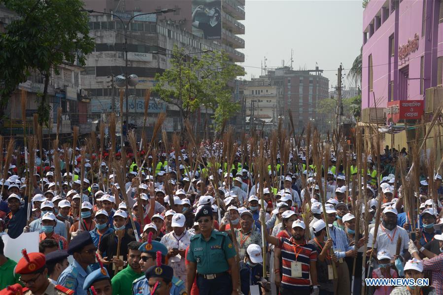 BANGLADESH-DHAKA-CLEANING-GUINESS-RECORD