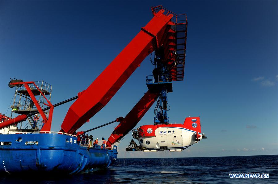 CHINA-SOUTH CHINA SEA-DEEP SEA WARRIOR-ELDER ACADEMICIAN-DIVE (CN)