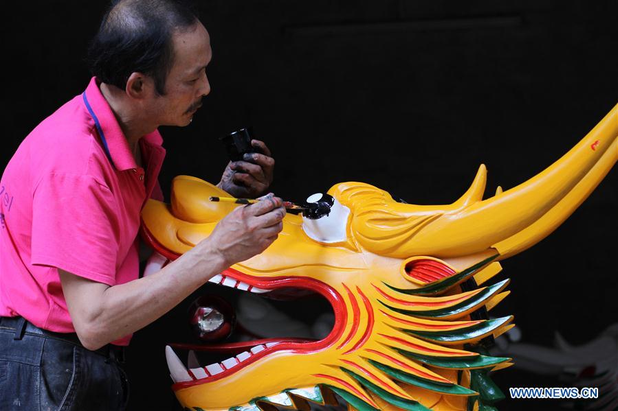 #CHINA-HUNAN-DRAGON BOAT BOW MAKING (CN)