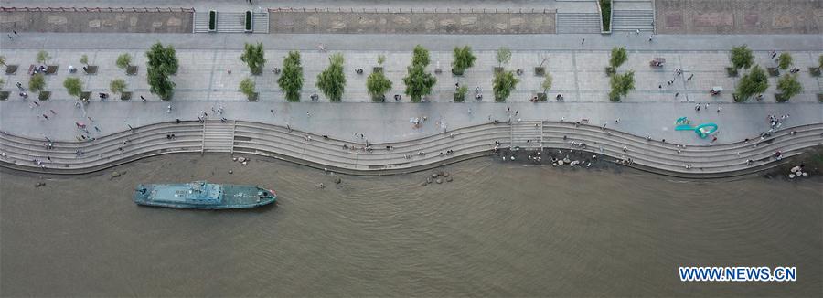 CHINA-HUBEI-WUHAN-RIVER BANK (CN)