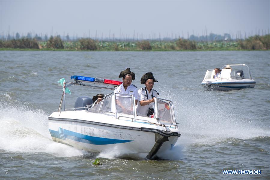 CHINA-HUBEI-HONGHU-LAKE PATROLLER (CN)