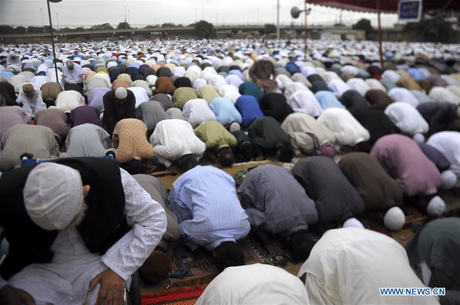 PAKISTAN-KARACHI-EID AL-ADHA-PRAYERS