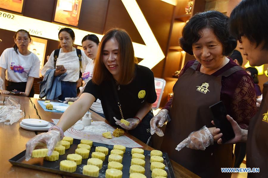 CHINA-MID-AUTUMN FESTIVAL-MOONCAKE (CN)