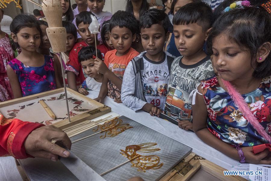 INDIA-KOLKATA-CHINESE CRAFT