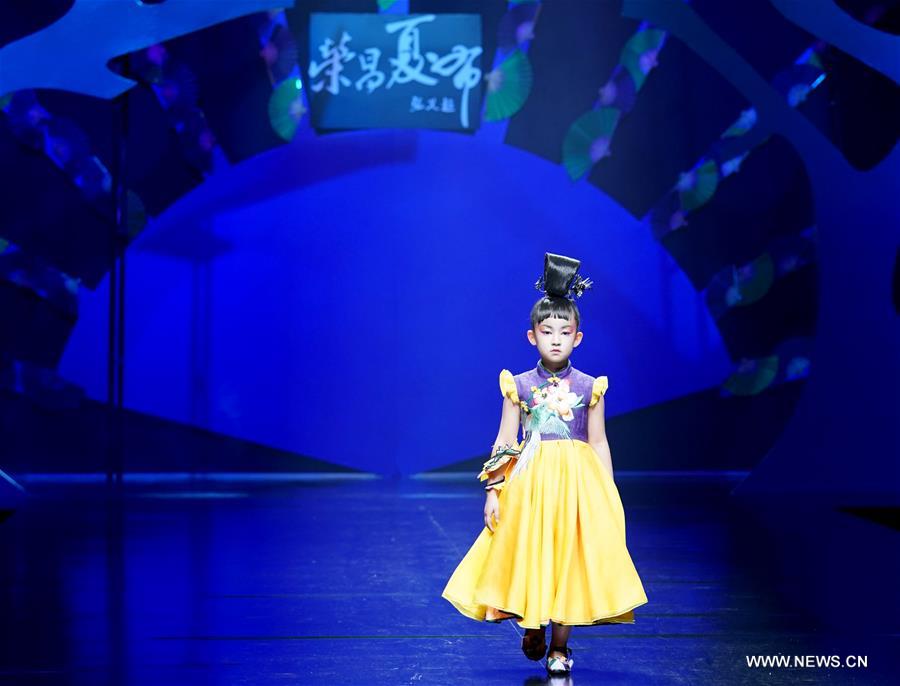 CHINA-BEIJING-FASHION WEEK (CN)