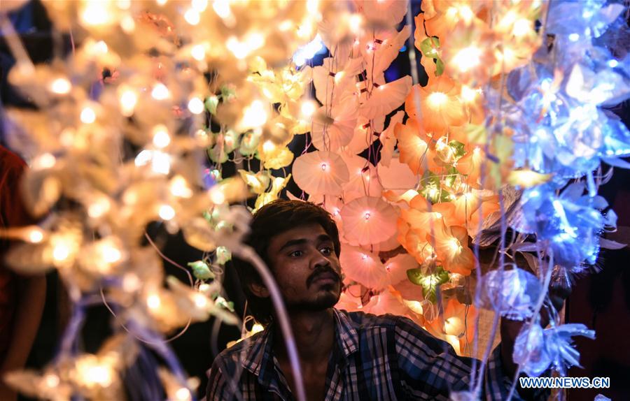 INDIA-MUMBAI-DIWALI FESTIVAL-LIGHT