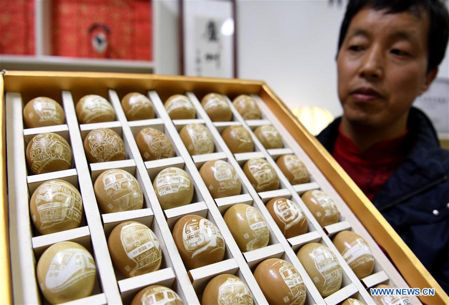 CHINA-ANHUI-HEFEI-EGG CARVING (CN)