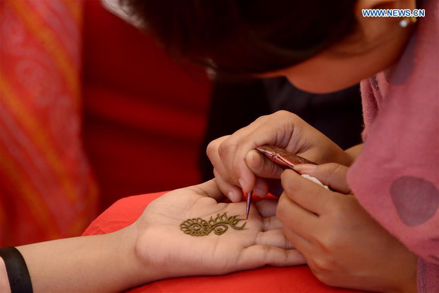 BANGLADESH-DHAKA-HENNA-ART