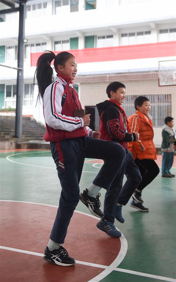 (SP)CHINA-SICHUAN-JULIAN-MIDDLE SCHOOL-BASKETBALL(CN)