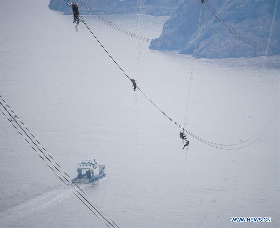 CHINA-ZHEJIANG-WORLD'S HIGHEST POWER PYLON-CABLE CONSTRUCTION (CN)