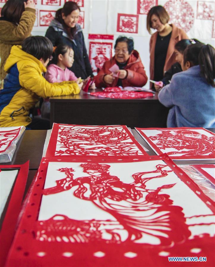 CHINA-YONGQING-PAPERCUTTING-SPRING FESTIVAL (CN)