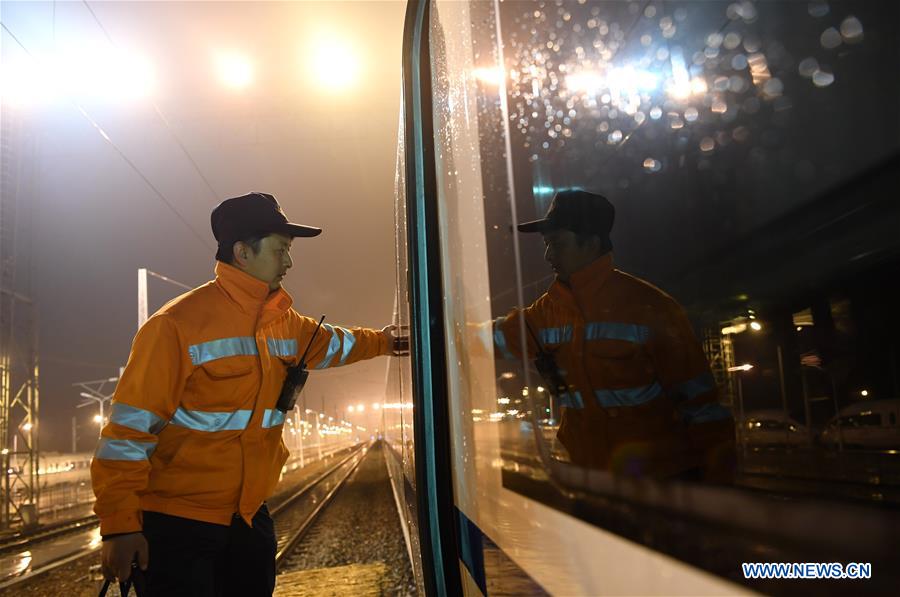 CHINA-ANHUI-HEFEI-BULLET TRAIN-SHUNTING OPERATION (CN)