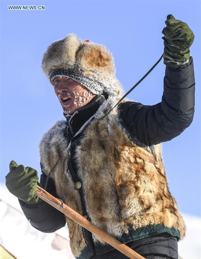 Xinhua Headlines: Ski lovers slide on fur snowboards in Xinjiang