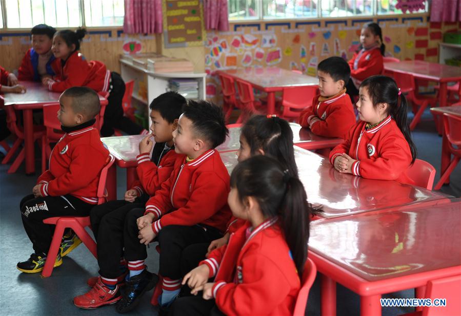 (SP)CHINA-JIANGXI-PHYSICAL EDUCATION-KINDERGARTEN-CHILDREN BASKETBALL EXERCISES (CN)