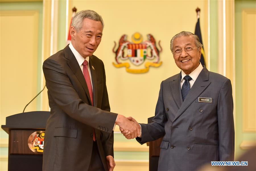 MALAYSIA-PUTRAJAYA-SINGAPORE-PM-VISIT