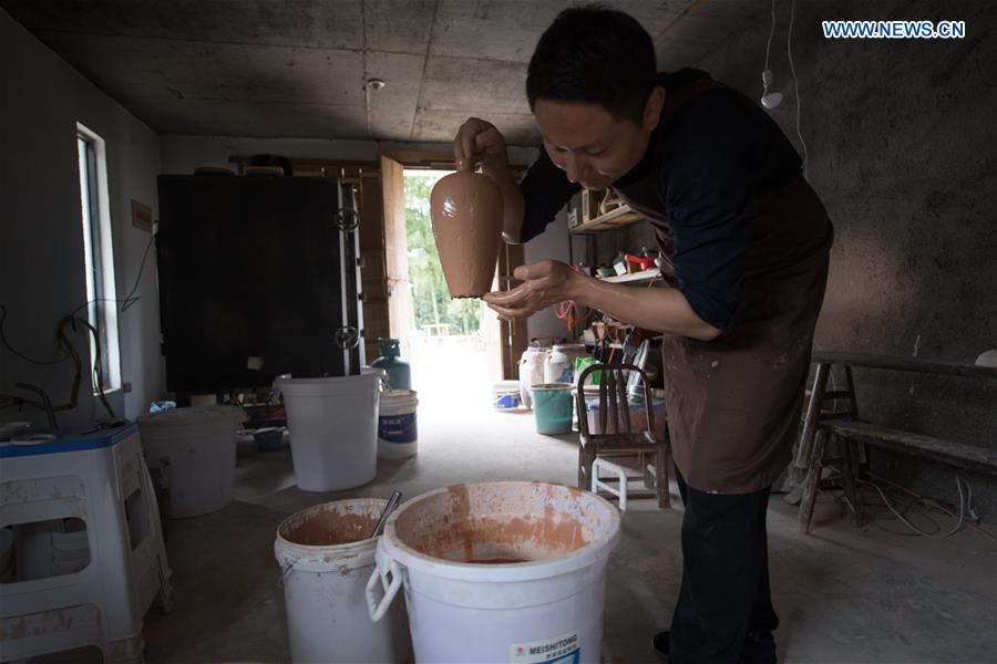 CHINA-ZHEJIANG-LONGQUAN-CELADON MAKER (CN)