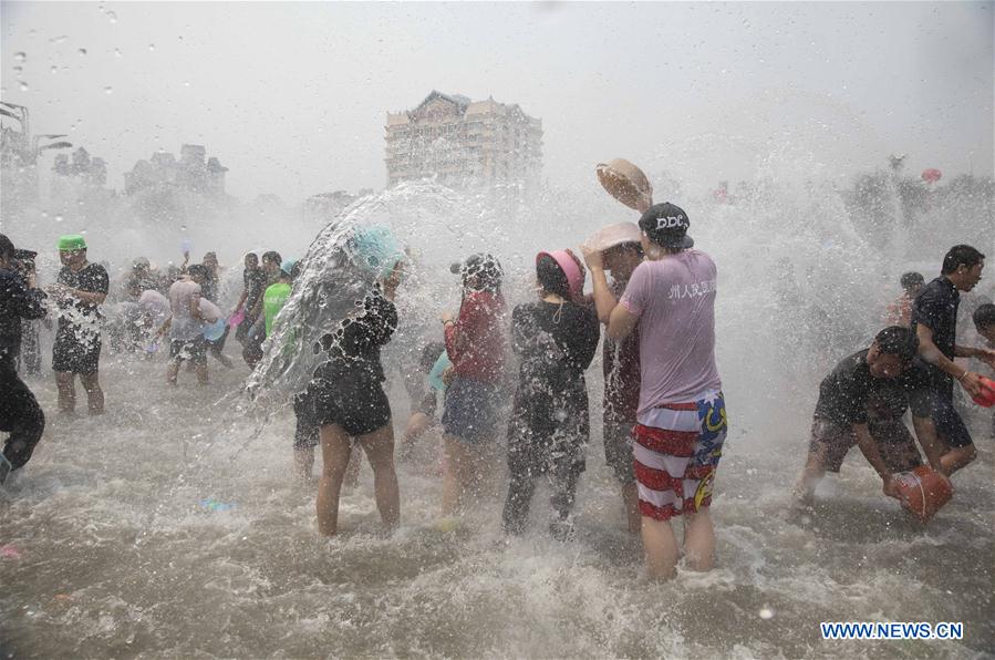 CHINA-YUNNAN-XISHUANGBANNA-WATER SPRINKLING FESTIVAL (CN)