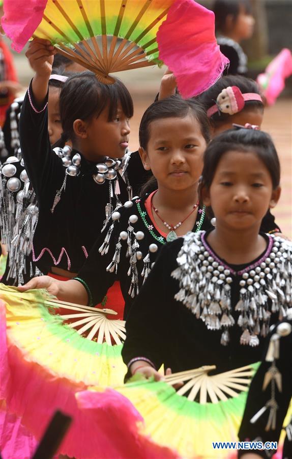 (SP)CHINA-YUNNAN-MANGSHI-MUNAO DANCING