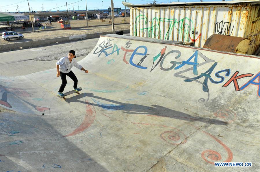 MIDEAST-GAZA-DAILY LIFE-SKATING