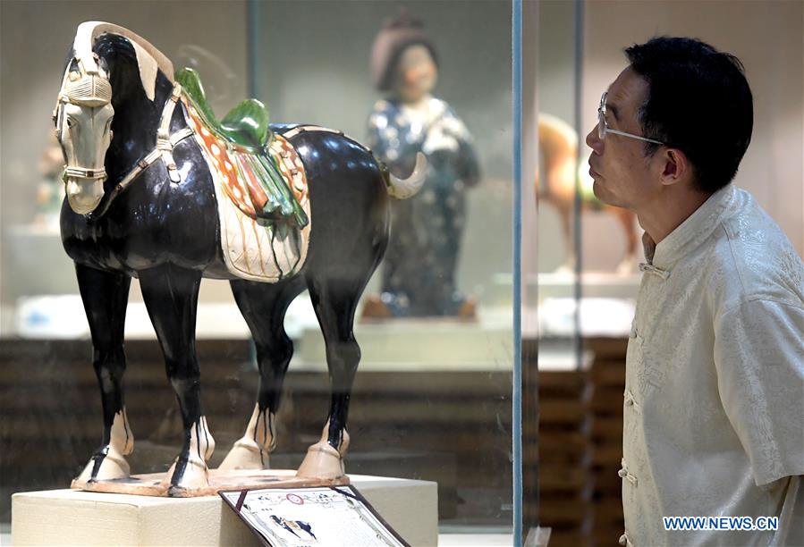 CHINA-HENAN-LUOYANG-TRI-COLORED GLAZED POTTERY-CRAFTSMAN (CN)