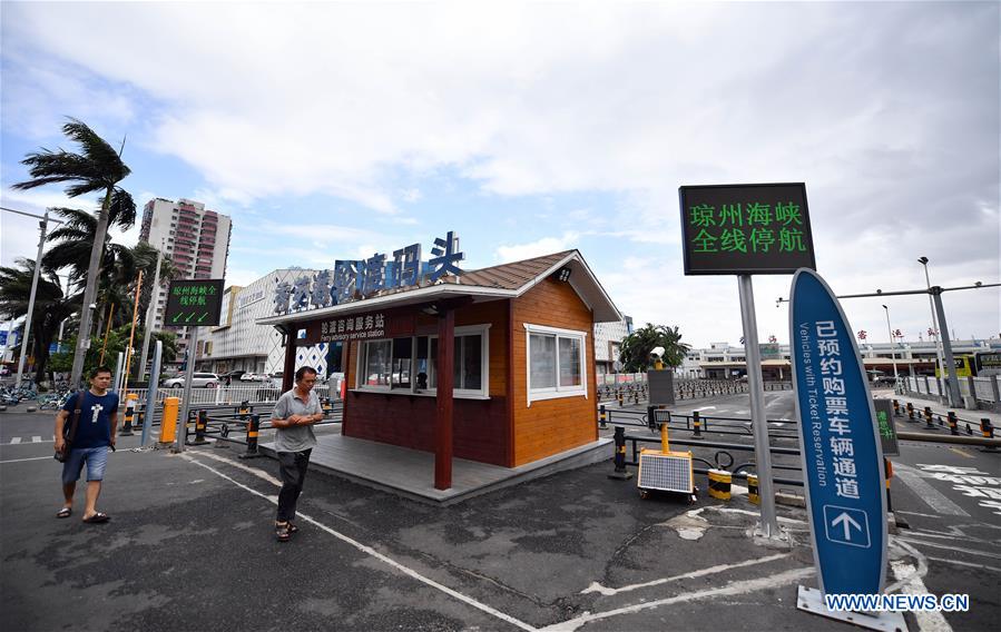 CHINA-HAINAN-TYPHOON-FERRY SERVICE-HALT (CN)