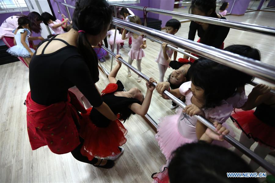 MYANMAR-YANGON-BALLET DANCE SCHOOL