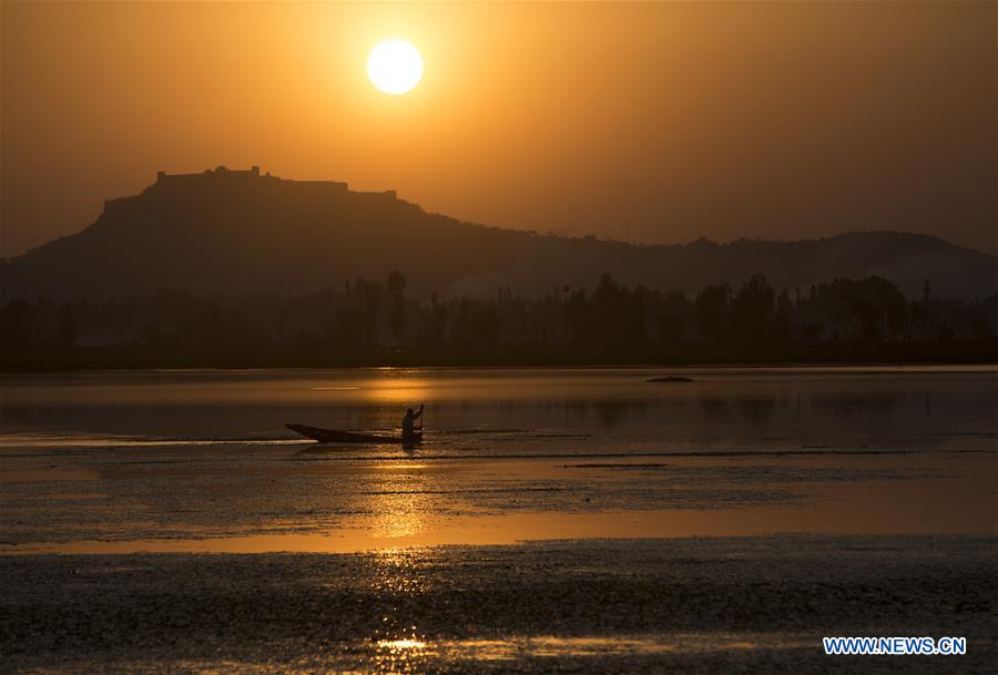 KASHMIR-SRINAGAR-SUNSET-DAILY LIFE