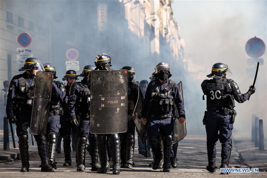 FRANCE-PARIS-PROTEST-POLICE-"YELLOW VEST"