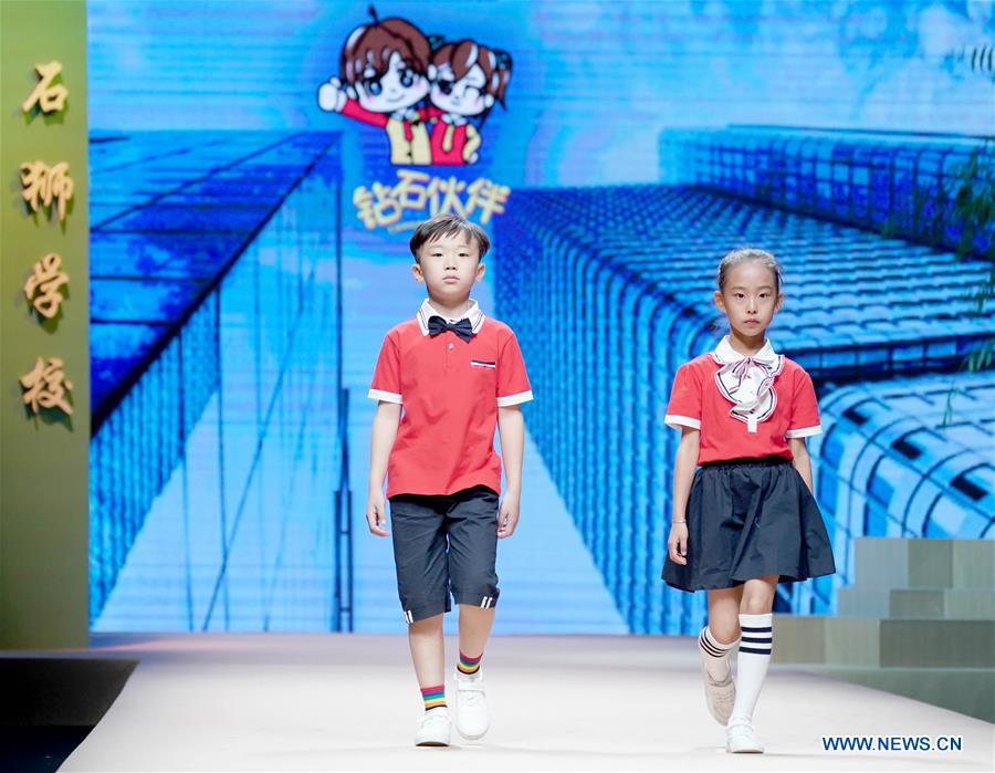 CHINA-BEIJING-SCHOOL UNIFORMS-PRESENTATION (CN)