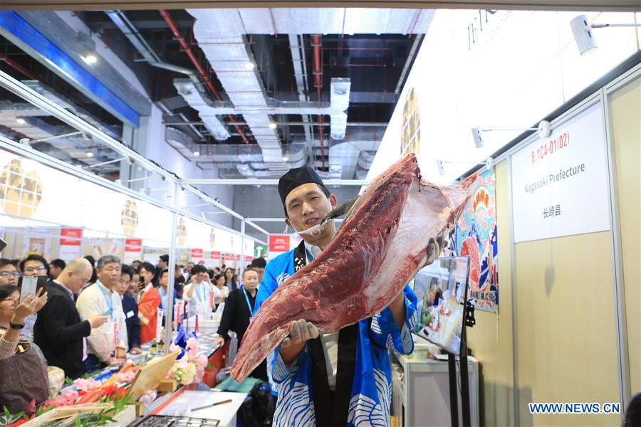 (CIIE)CHINA-SHANGHAI-CIIE-FOOD-JAPAN-TUNA DISINTEGRATING SHOW (CN)