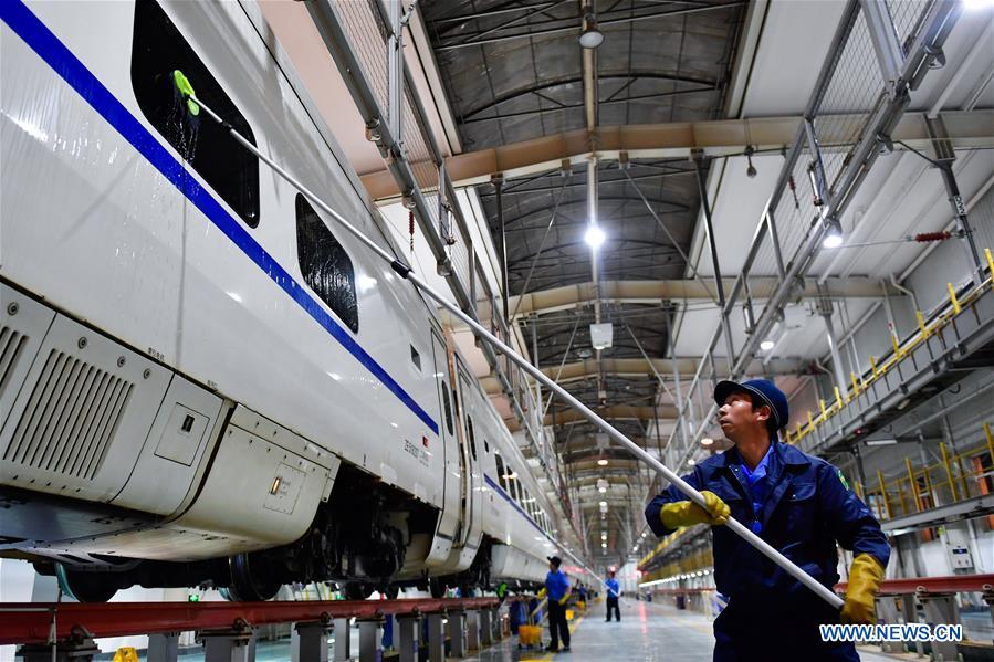 CHINA-XINING-SPRING FESTIVAL TRAVEL RUSH-HIGH SPEED TRAIN-WORKERS(CN) 