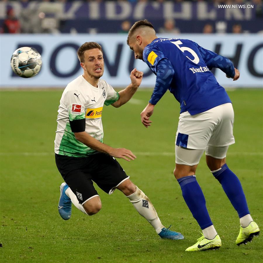 (SP)GERMANY-GELSENKIRCHEN-FOOTBALL-BUNDESLIGA-SCHALKE 04 VS MONCHENGLADBACH