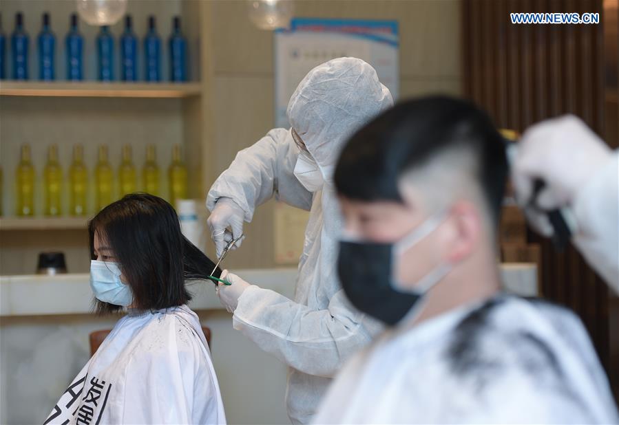 CHINA-HUBEI-WUHAN-LONGTAITOU DAY-MEDICAL STAFF-HAIRCUT (CN)