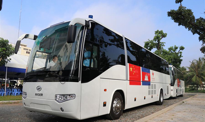 China delivers 1st batch of 20 mobile clinics to Cambodia