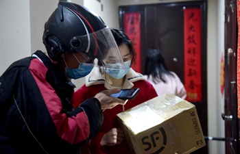 Delivery man chooses to stick to post during Lunar New Year holiday in Anhui