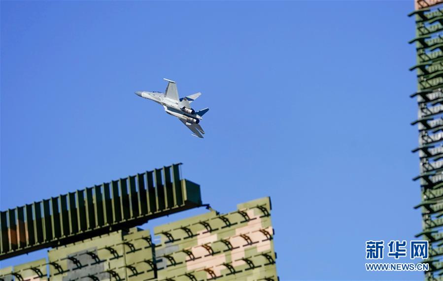 （圖文互動）（4）空軍航空開放活動向老百姓展現(xiàn)強(qiáng)國興軍之美