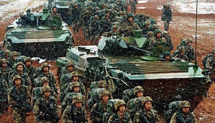 解放軍高原鋼鐵大軍冒雪出擊