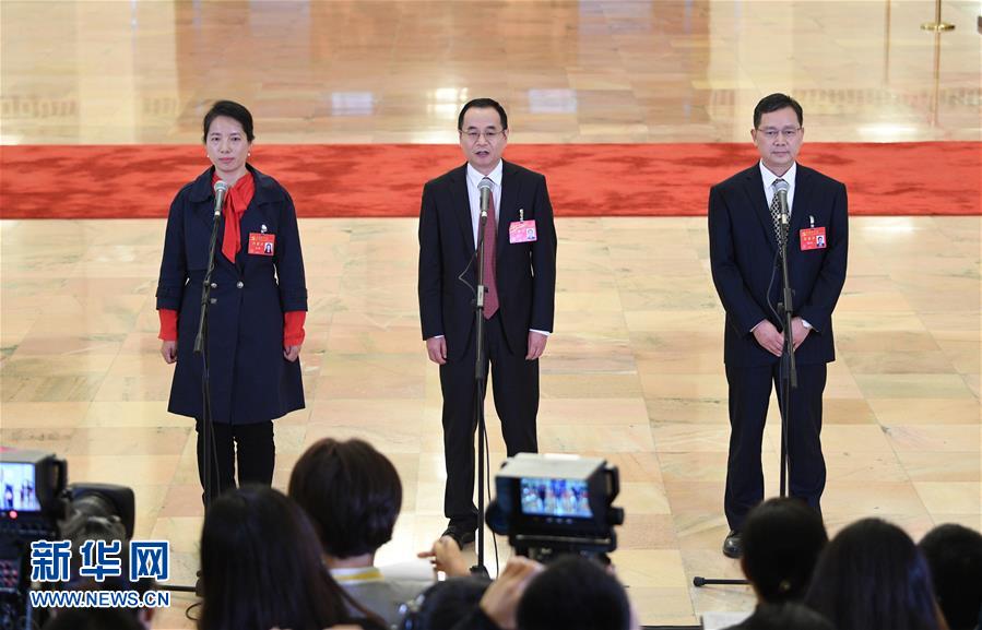 （十九大·黨代表通道）（13）采訪黨代表