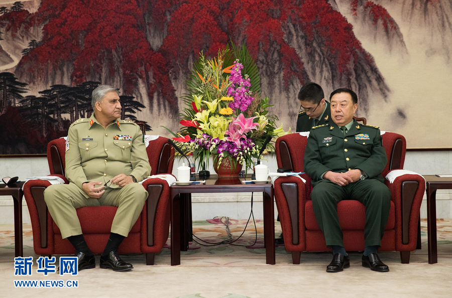 3月16日，中央軍委副主席范長龍會見來訪的巴基斯坦陸軍參謀長巴杰瓦,。   新華社記者琚振華攝