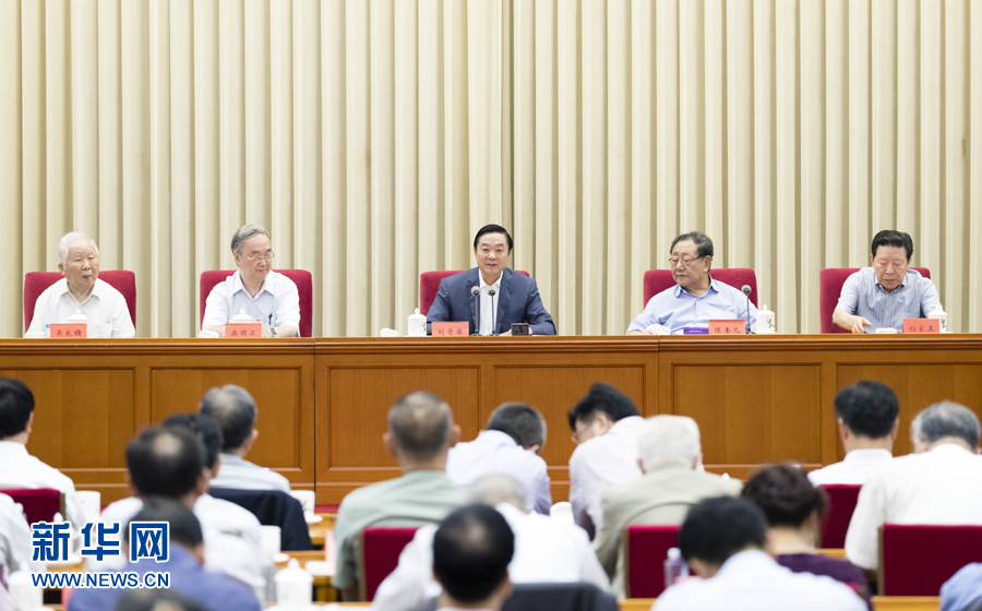 9月8日,，中共中央政治局委員,、中央書記處書記、中宣部部長劉奇葆在北京出席中國大百科全書第三版總編輯委員會(huì)成立大會(huì)并講話,。 新華社記者丁海濤 攝