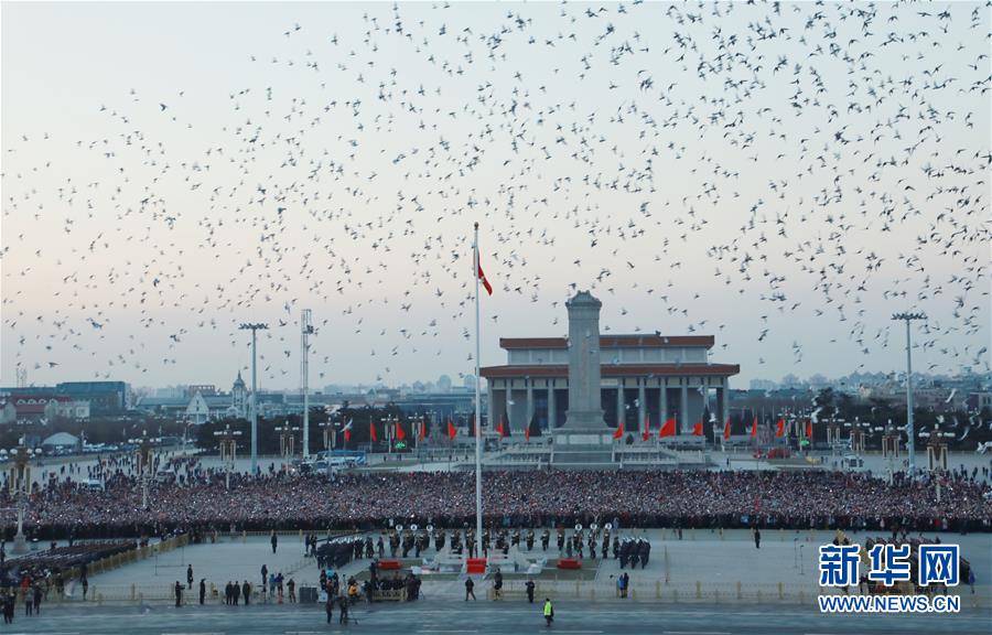 （社會(huì)）（9）人民解放軍首次執(zhí)行天安門廣場升國旗任務(wù)