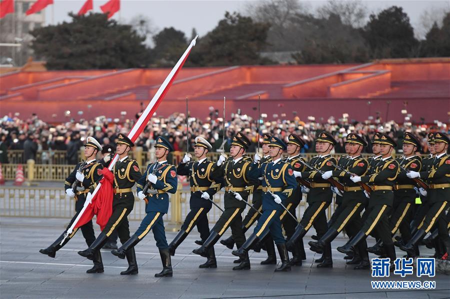 （社會）（2）人民解放軍首次執(zhí)行天安門廣場升國旗任務