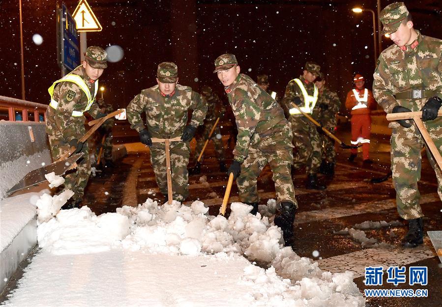 （新華全媒頭條）（1）雨雪冰凍中,，他們奮力前行——基層黨員干群抗擊冰雪災(zāi)害紀實