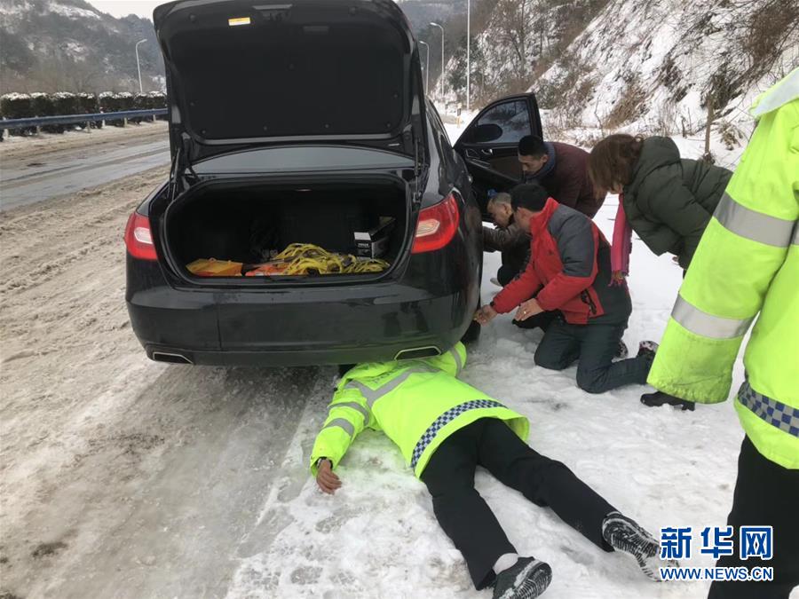 （新華全媒頭條）（4）雨雪冰凍中,，他們奮力前行——基層黨員干群抗擊冰雪災(zāi)害紀(jì)實(shí)