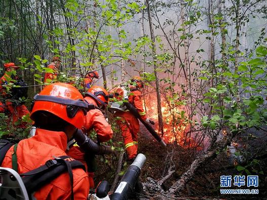 （XHDW）（1）內蒙古大興安嶺原始林區(qū)雷擊火蔓延 近4000人趕赴火場撲救