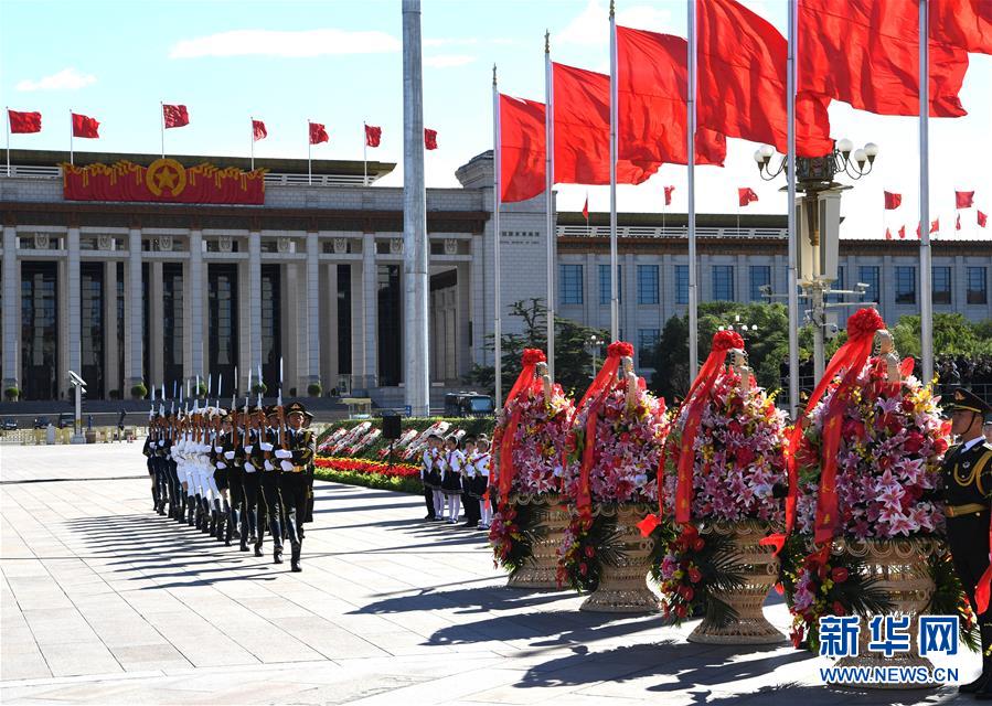 （新華全媒頭條·圖文互動(dòng)）（3）致敬英烈 捍衛(wèi)榮光——寫在英雄烈士保護(hù)法實(shí)施后首個(gè)烈士紀(jì)念日